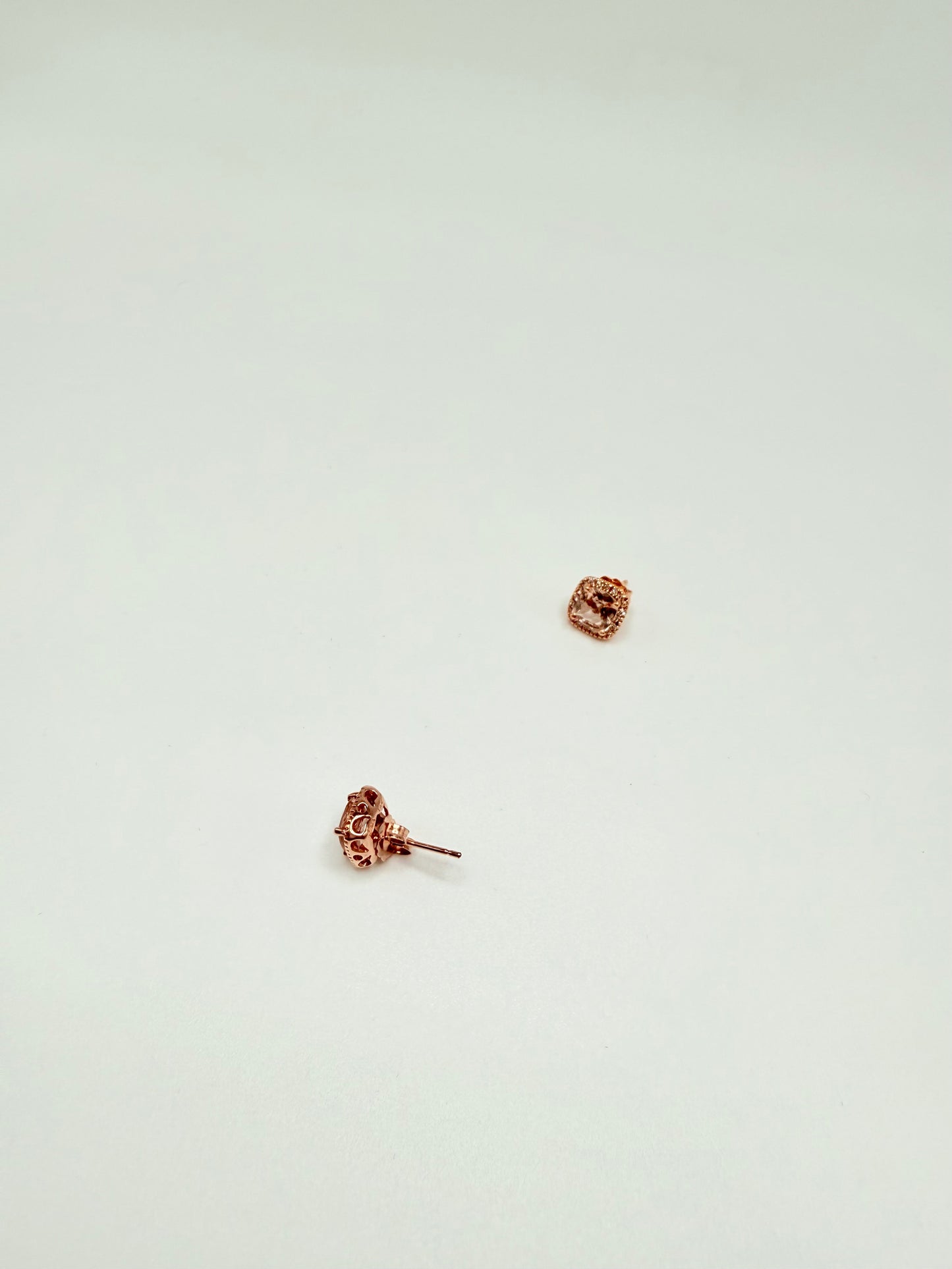 Elegant & Lightweight 14k Gold Earrings with Diamond & Morganite