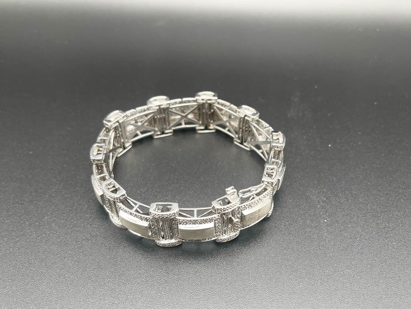 Unique Gold & Diamond Bracelets l Timeless Luxury Jewelry