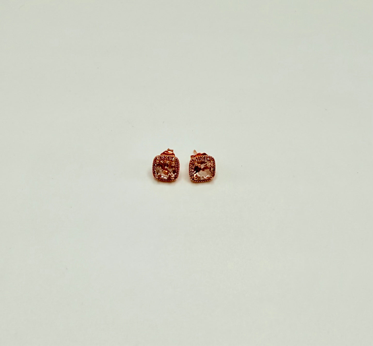 Elegant & Lightweight 14k Gold Earrings with Diamond & Morganite